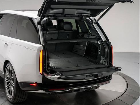 New 2025 Land Rover Range Rover Long Wheelbase Autobiography image 31