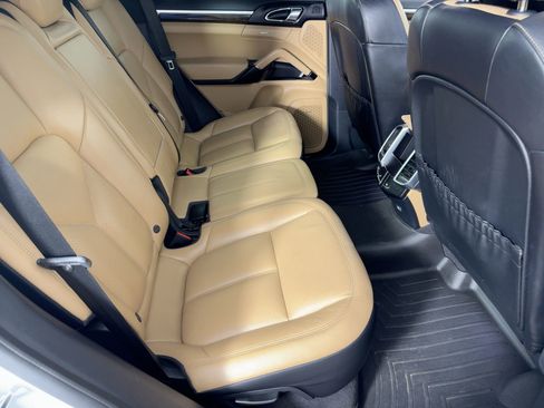 Certified 2018 Porsche Cayenne Platinum Edition image 29