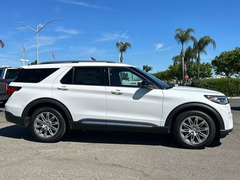 New 2026 Ford Explorer Platinum RWD image 2