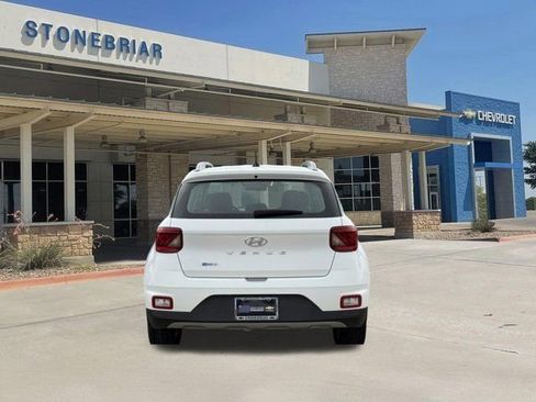 Used 2024 Hyundai Venue SEL FWD image 6