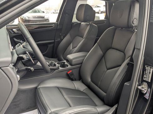 New 2026 Porsche Macan image 5