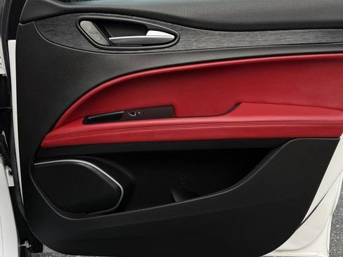 Used 2019 Alfa Romeo Stelvio AWD image 41