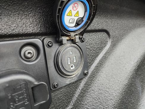 Used 2024 RAM 2500 Laramie w/ Sport Appearance Package image 32