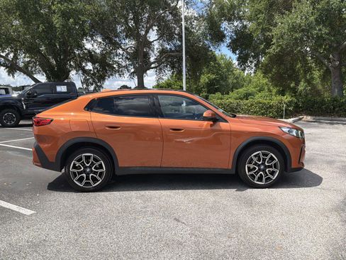 Used 2025 BMW X2 xDrive28i AWD/4WD image 3