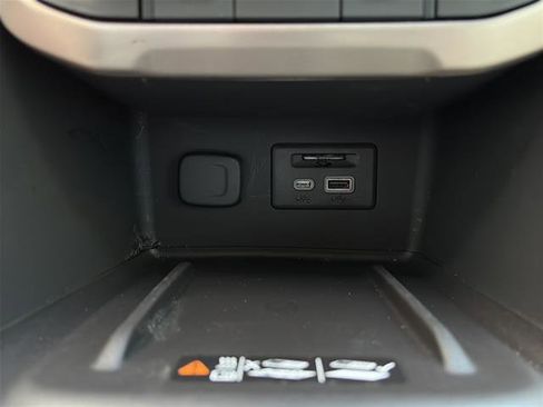 Used 2022 GMC Acadia Denali image 29