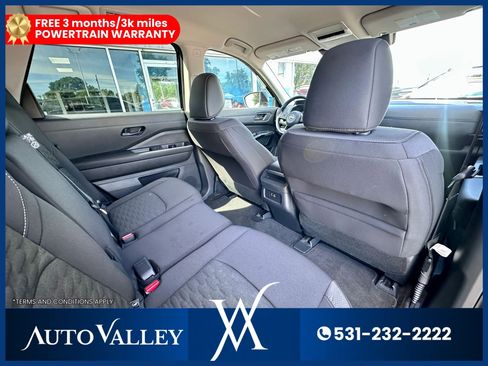 Used 2024 Nissan Pathfinder S image 26