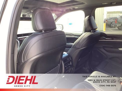 Used 2026 Jeep Grand Cherokee Altitude AWD/4WD image 15