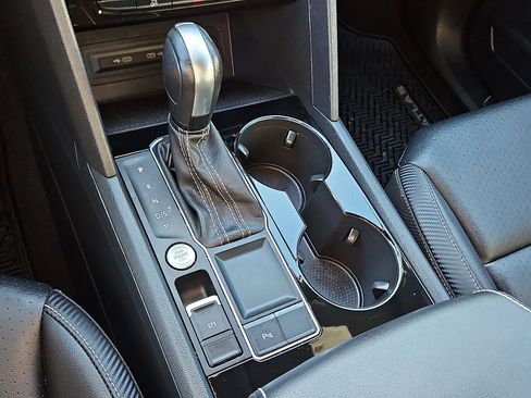 Certified 2022 Volkswagen Atlas Cross Sport SE image 13