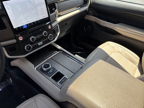 Used 2024 Ford Expedition Max Limited RWD image 26