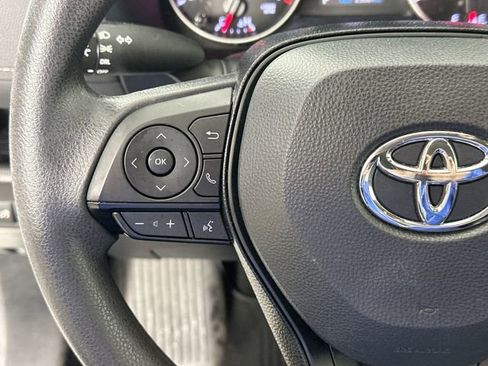 Used 2021 Toyota RAV4 LE image 19