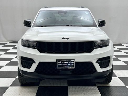 Certified 2023 Jeep Grand Cherokee Altitude image 3