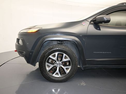 Used 2016 Jeep Cherokee Trailhawk w/ Comfort/Convenience Group AWD/4WD image 9