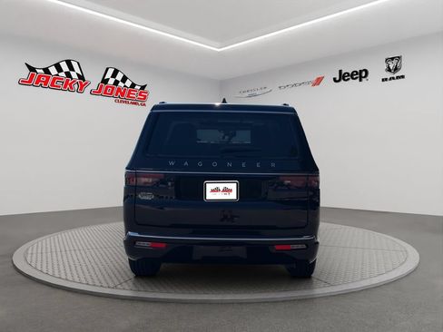 Used 2024 Jeep Wagoneer 4WD w/ Premium Group I image 8