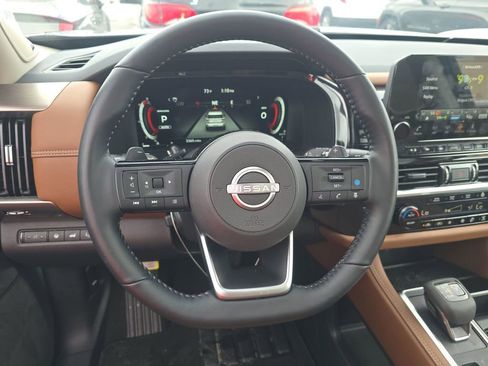 Used 2025 Nissan Pathfinder Platinum image 17