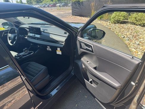 New 2025 Mitsubishi Outlander SE image 11