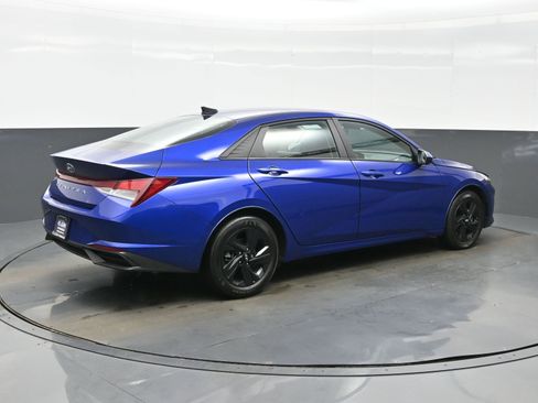 Used 2023 Hyundai Elantra SEL w/ Preferred Accessory Package image 6