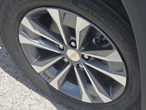 Used 2026 Chevrolet Equinox LT w/ Safety and Technology Package FWD image 9