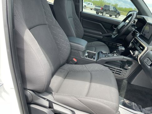 Used 2024 Toyota Tacoma SR5 AWD/4WD image 28