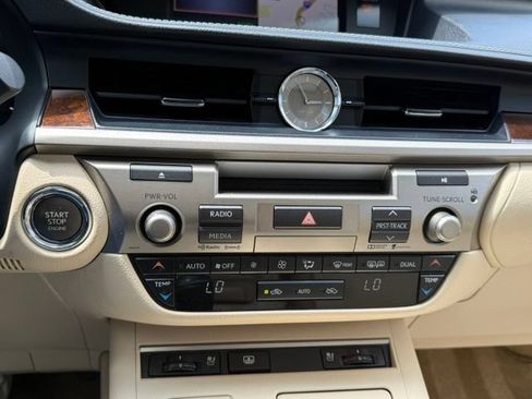 Used 2015 Lexus ES 350 w/ Luxury Package FWD image 21