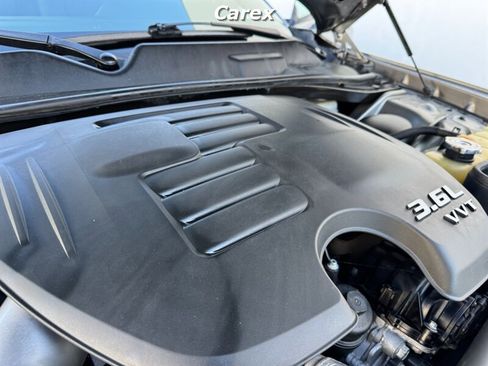 Used 2012 Dodge Challenger SXT image 31