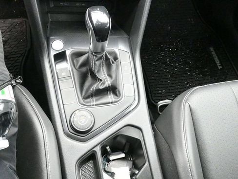 Used 2022 Volkswagen Tiguan SE image 21