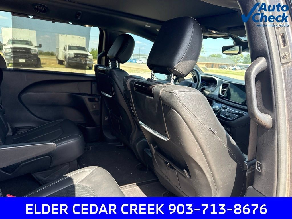 Used 2021 Chrysler Pacifica Touring-L w/ Uconnect Theater Family Group AWD/4WD image 19