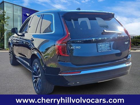 Certified 2025 Volvo XC90 B6 Plus image 5