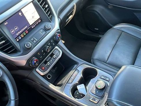 Used 2023 GMC Acadia SLT image 30