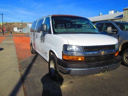 Used 2005 Chevrolet Express 3500 Extended Passenger w/ LS Preferred Equipment Group image 9