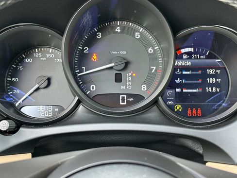 Certified 2026 Porsche Macan AWD/4WD image 31