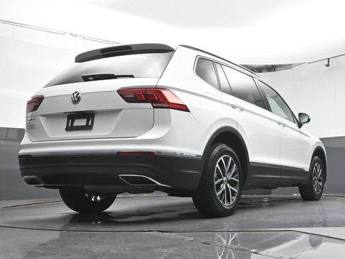Used 2020 Volkswagen Tiguan SE FWD image 40