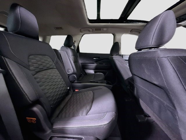 Used 2022 Nissan Pathfinder SV w/ SV Premium Package AWD/4WD image 22