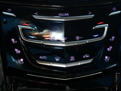 Used 2015 Cadillac Escalade Luxury image 22