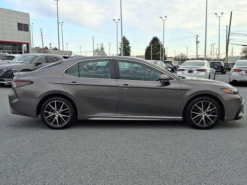 Used 2024 Toyota Camry SE image 8