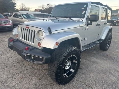 Used 2012 Jeep Wrangler Unlimited Sahara AWD/4WD image 3
