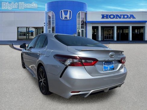 Used 2024 Toyota Camry SE FWD image 4