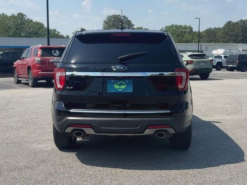 Used 2018 Ford Explorer XLT w/ Equipment Group 202A FWD image 7