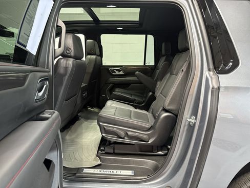 Used 2022 Chevrolet Suburban RST w/ Luxury Package AWD/4WD image 10
