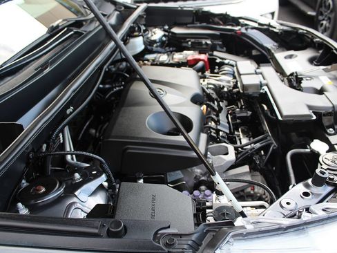 Used 2019 Toyota RAV4 LE w/ Carpet Mat Package FWD image 32