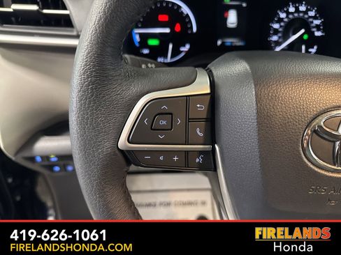 Used 2024 Toyota Sienna XLE image 18