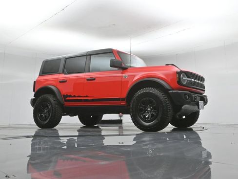 Certified 2023 Ford Bronco Wildtrak AWD/4WD image 4