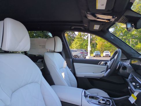 Used 2026 BMW X5 M60i AWD/4WD image 32