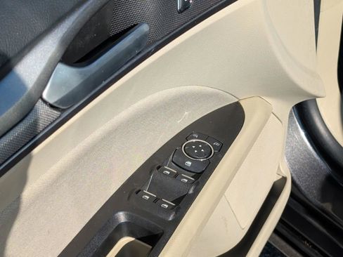 Used 2020 Ford Fusion SE image 16