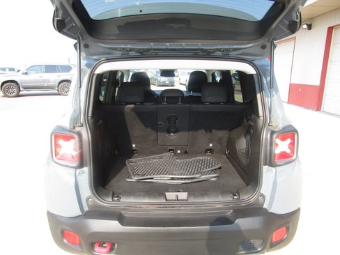 Used 2018 Jeep Renegade Trailhawk w/ Cold Weather Group II AWD/4WD image 10