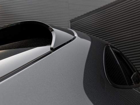 Certified 2025 Porsche Macan image 30