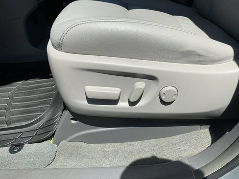 Used 2016 Toyota Sienna XLE w/ XLE Navigation Package FWD image 13