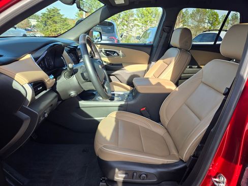 Used 2023 Chevrolet Traverse Premier image 23