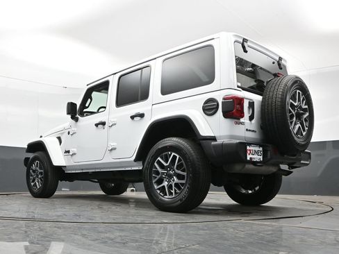 Used 2025 Jeep Wrangler Unlimited Sahara AWD/4WD image 46