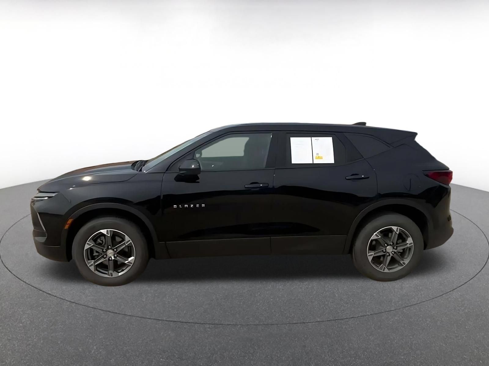 Used 2025 Chevrolet Blazer LT FWD image 8