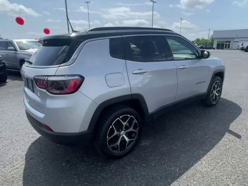 Used 2024 Jeep Compass Limited image 9